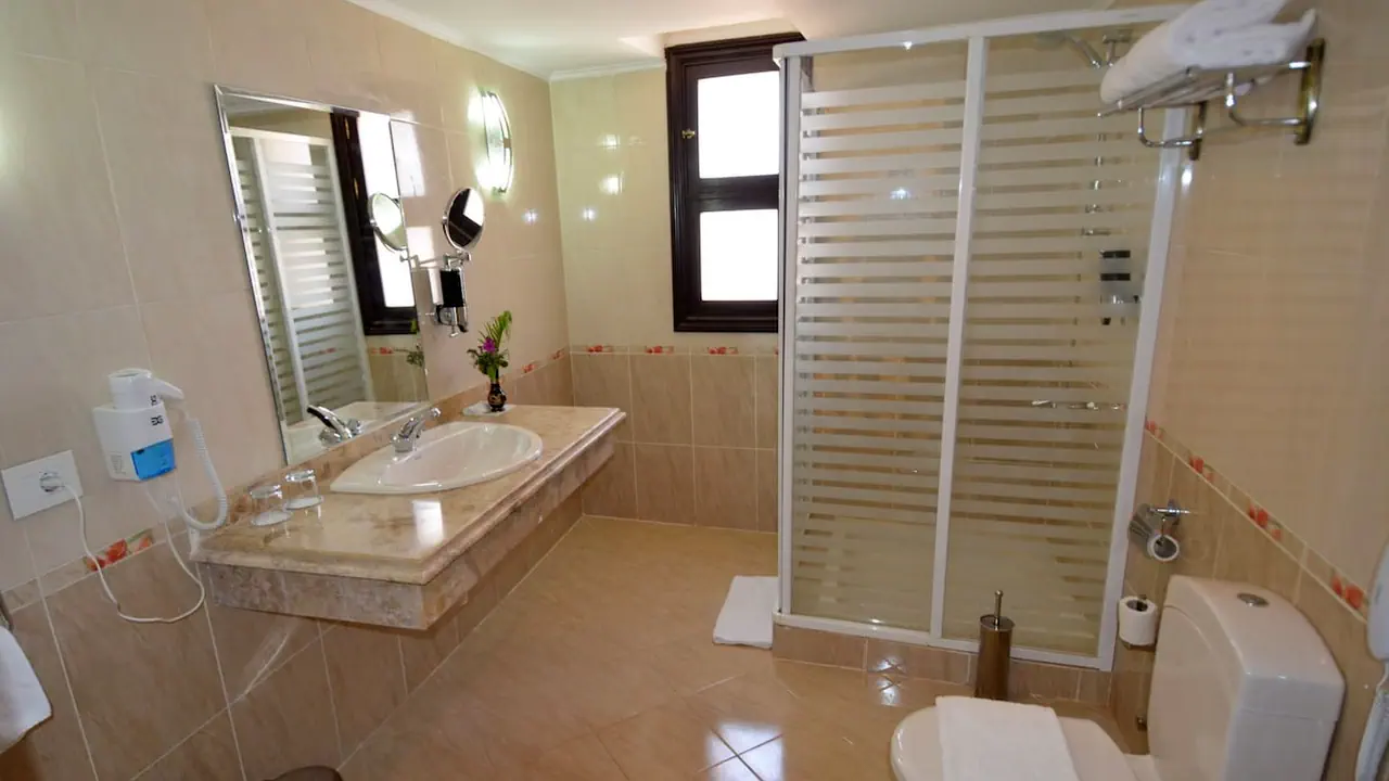 الفندق روحانو بيتش ريزورت - القصير